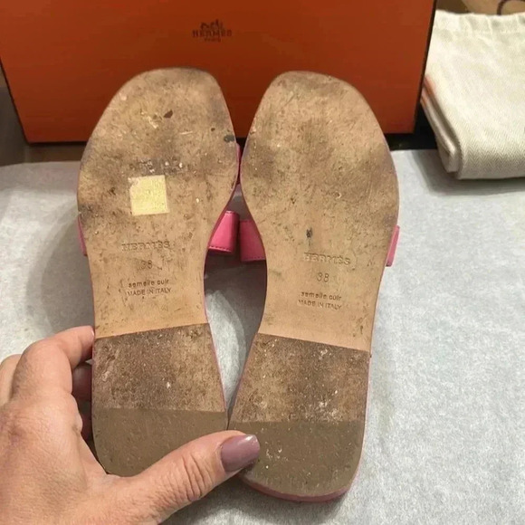 HERMES Oran sandal 
Rose De Venise
Gently used 
Wore 1 time on a vacation - Picture 12 of 12